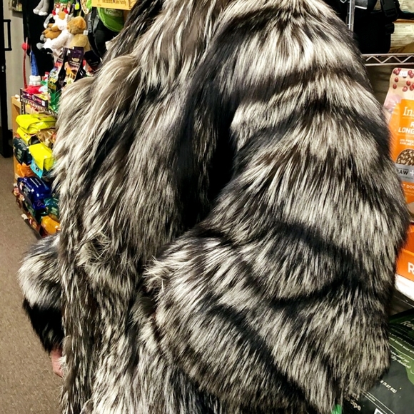 I Magnin Crystal Silver and Black Fox Fur Coat - Picture 11 of 11
